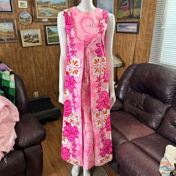 Stunning Vintage Hawaiian Floral Dress - Picture 2 of 9